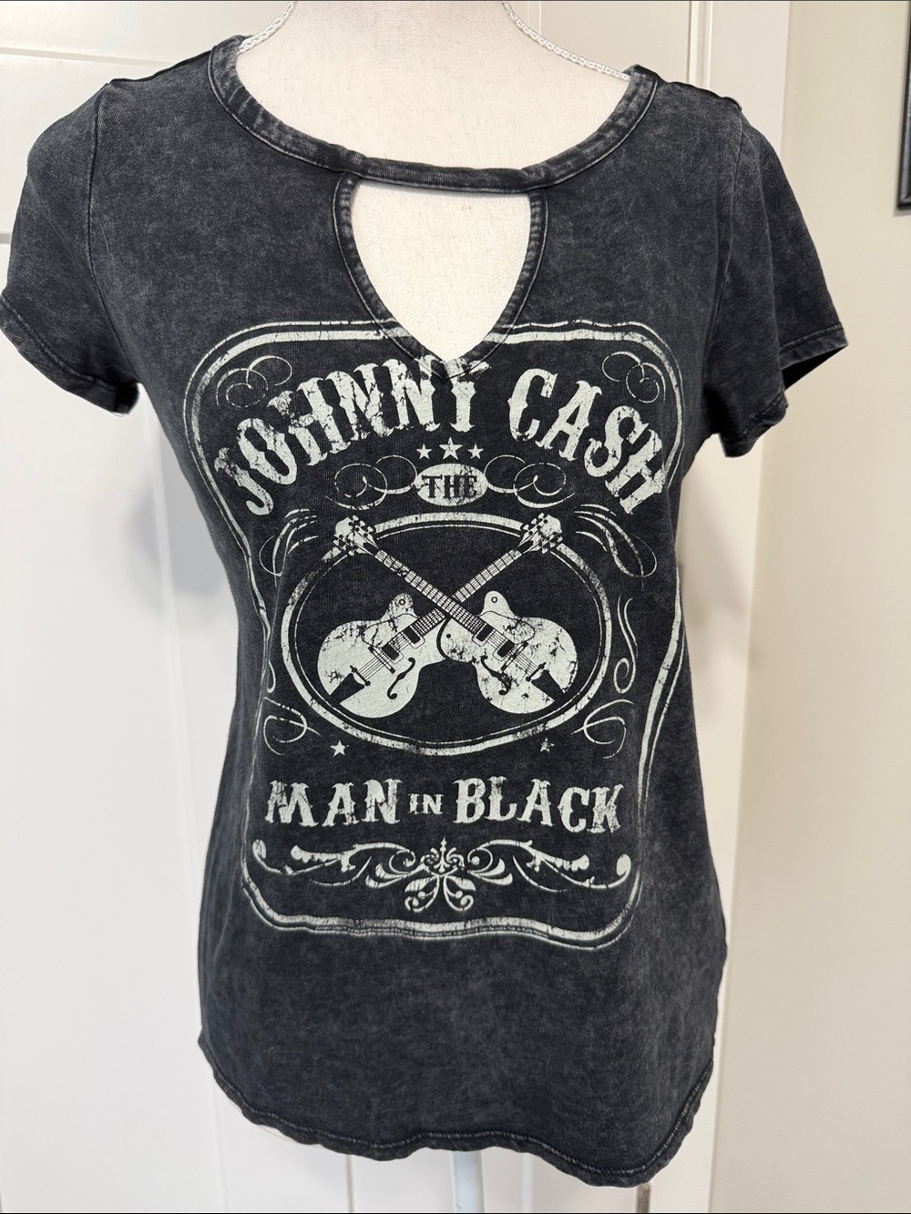 Johnny Cash 'Man in Black' Women's Black Graphic Tee - Size Small
